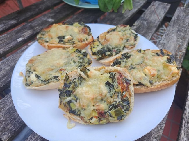 Image of außergewöhnliche Partybrötchen mit Spinat und Feta