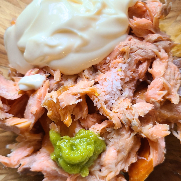 Image of Mix trout, mayo, wasabi paste, vinegar and pinch of salt in medium bowl. Mix until thoroughly combined.