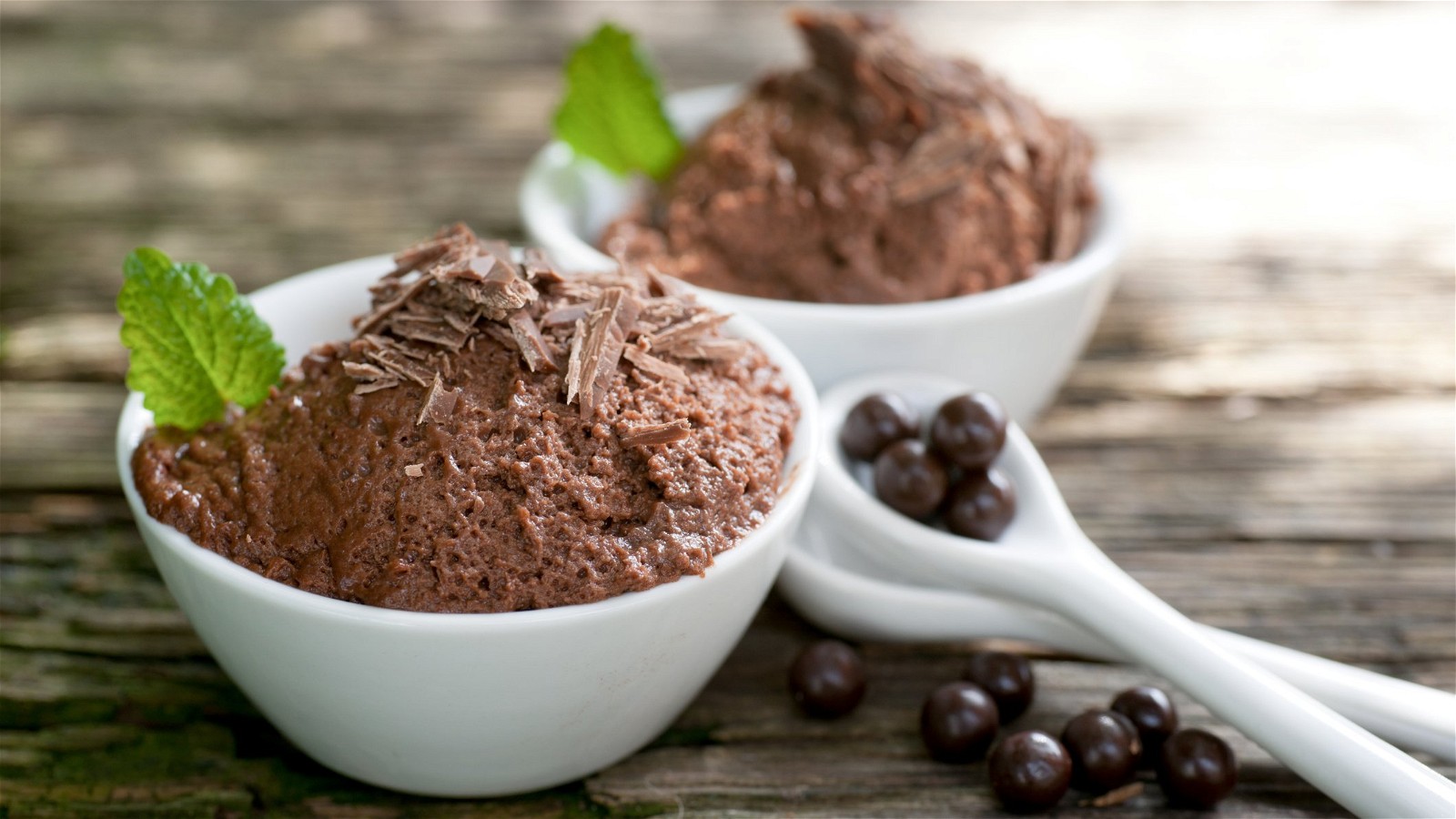 Image of SPICED CHOCOLATE MOUSSE WITH CHOCOLATE PEARLS