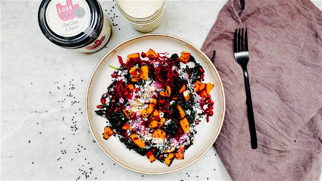 Image of Salat aus Palmkohl, Kürbis & Kraut mit Tahinidressing⁠