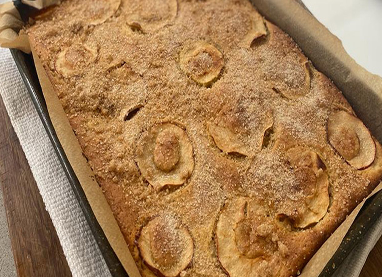 Image of Apple and Olive Oil Traybake Cake 