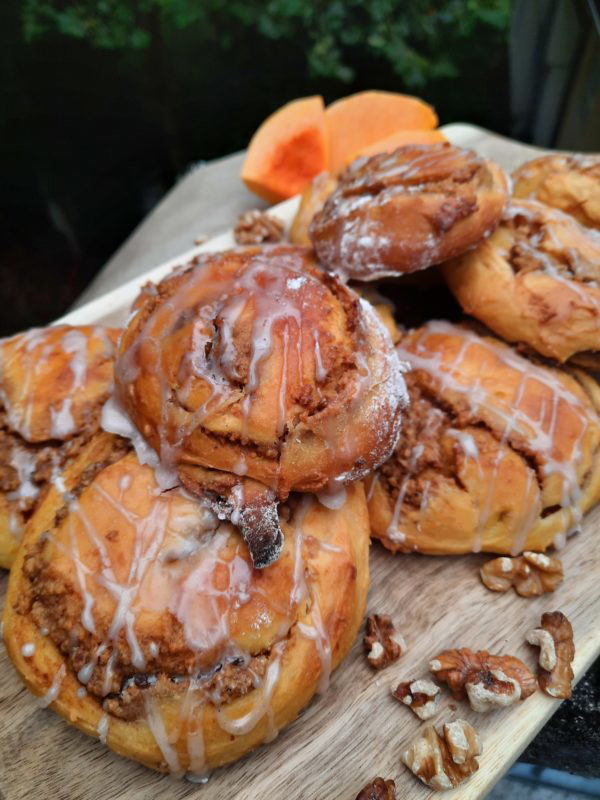 herbstliche Kürbis-Walnuss-Schnecken