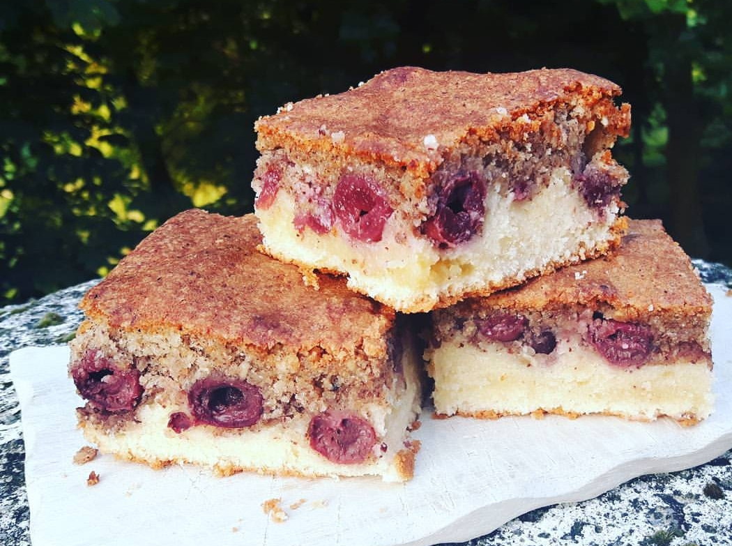 einfacher Kirsch-Haselnuss-Kuchen