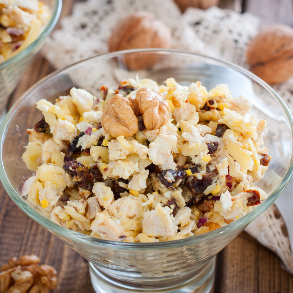Salade de poulet au raisin et aux noix