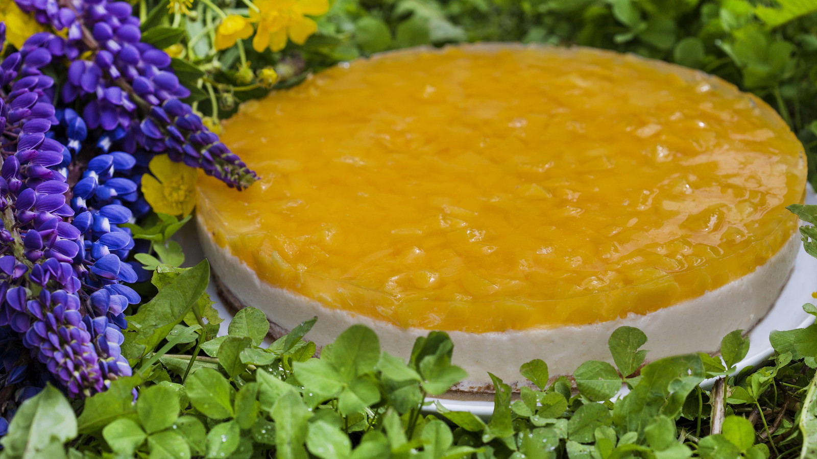 Image of PEACH JELLY WITH CREAM CHEESE