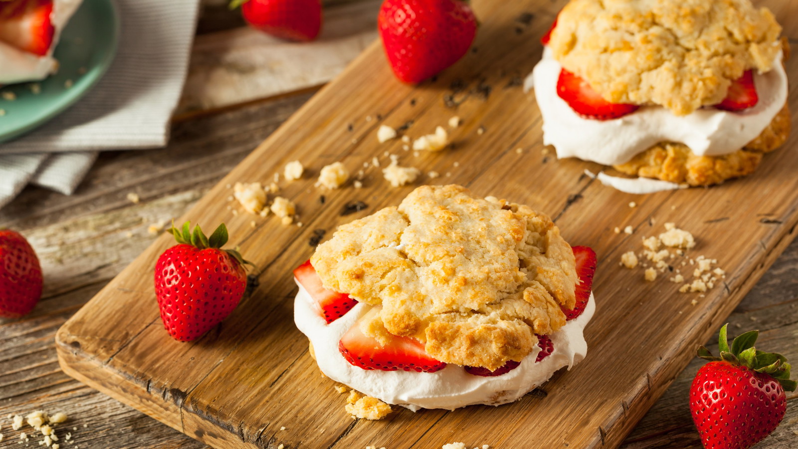 Image of OAT FIBER STRAWBERRY SHORTCAKE