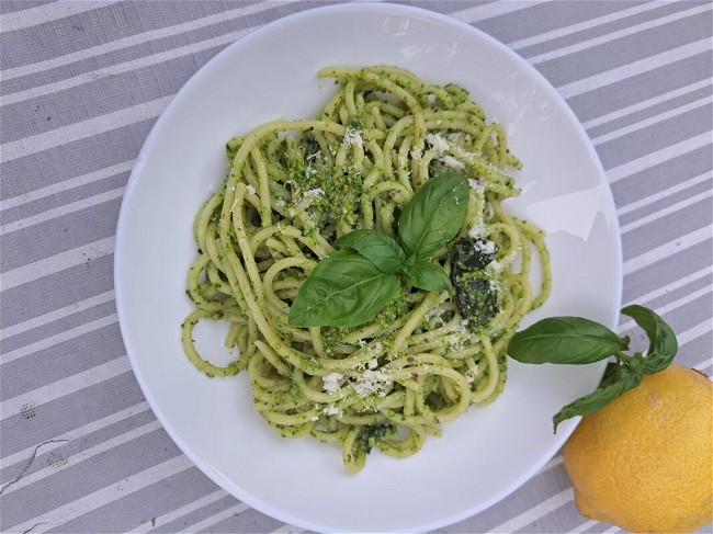 Image of Spaghetti mit frischem Pistazien-Rucola-Pesto