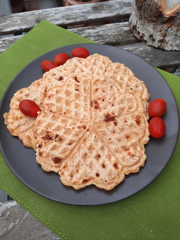 Image of Herzhafte Feta-Tomaten-Waffeln