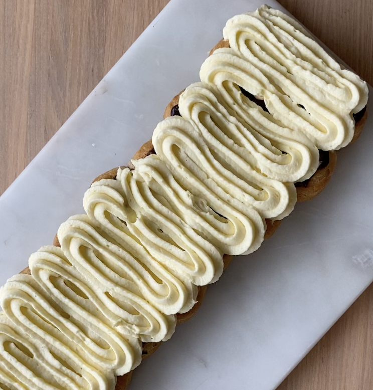 Image of Sprøjt din vaniljecreme i et mønster ovenpå