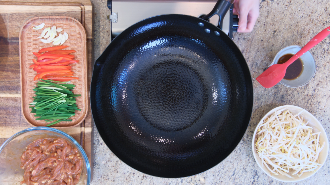 Image of Turn the heat to high and heat the wok until smoking hot.