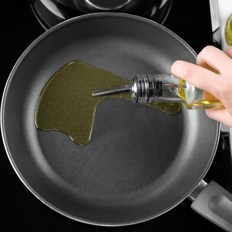 Image of Heat oil on medium pan for 1 minute