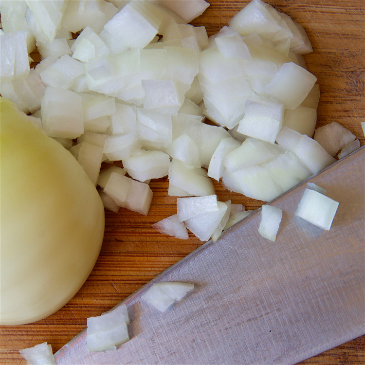 Image of Dice onion and garlic