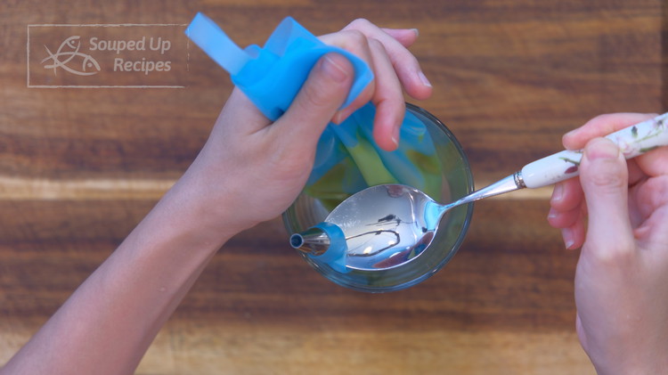 Image of Turn off the heat and pour the mixture into the piping bag. Note: this mixture is fluent, so please hold the opening carefully.