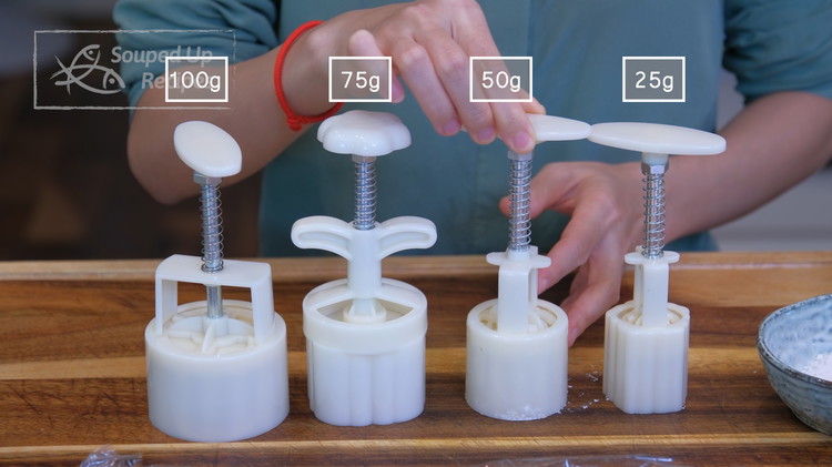 Image of I calculated this recipe with precise measurements. Lava filling (7g)+ milk yolk custard filling (18g) + wrapper (25g), making a total of 50g mooncake. Therefore, you will need a 50-gram mooncake presser. You can click this link to purchase it.