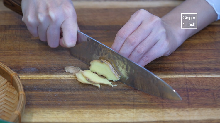 Image of While waiting, we will work on the scallion sauce, which is the flavor component of this meal.