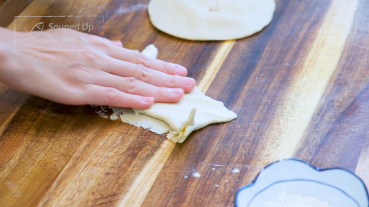 Image of Knead the yousu dough for a few minutes or until it becomes soft and spreadable because after 30 minutes of resting, the texture will be firm.