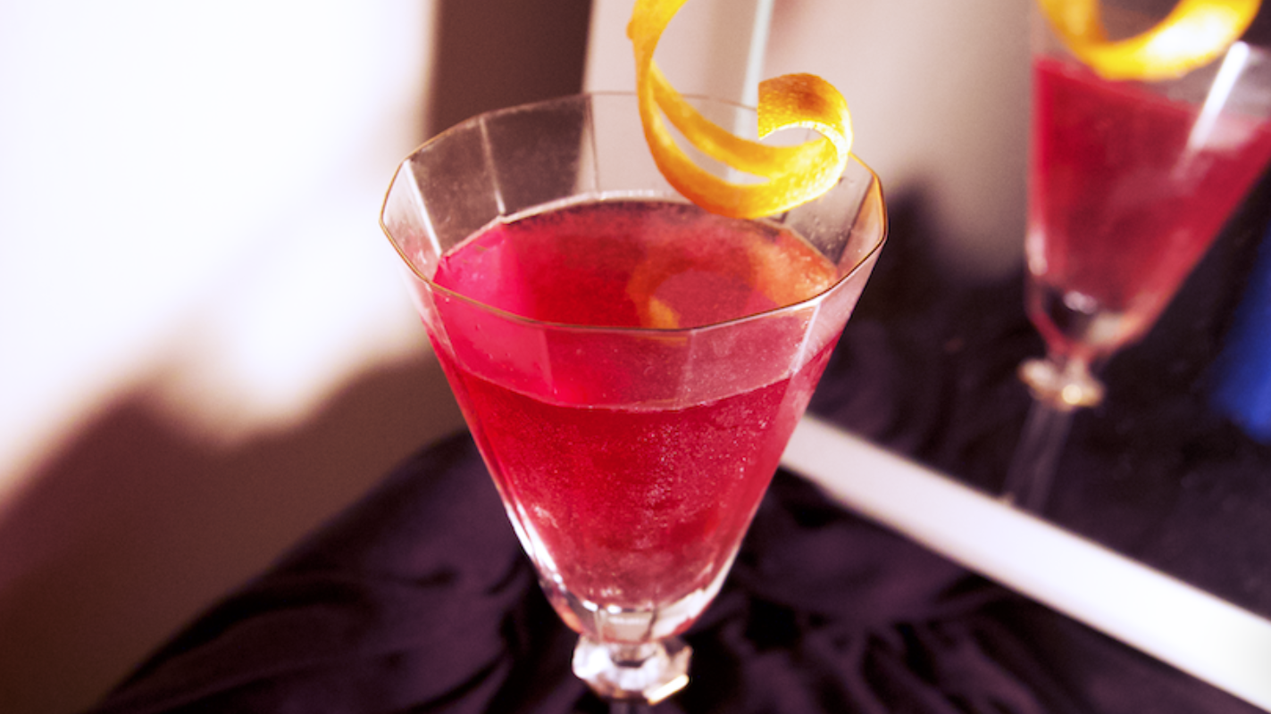 an old fashioned cocktail with gin
