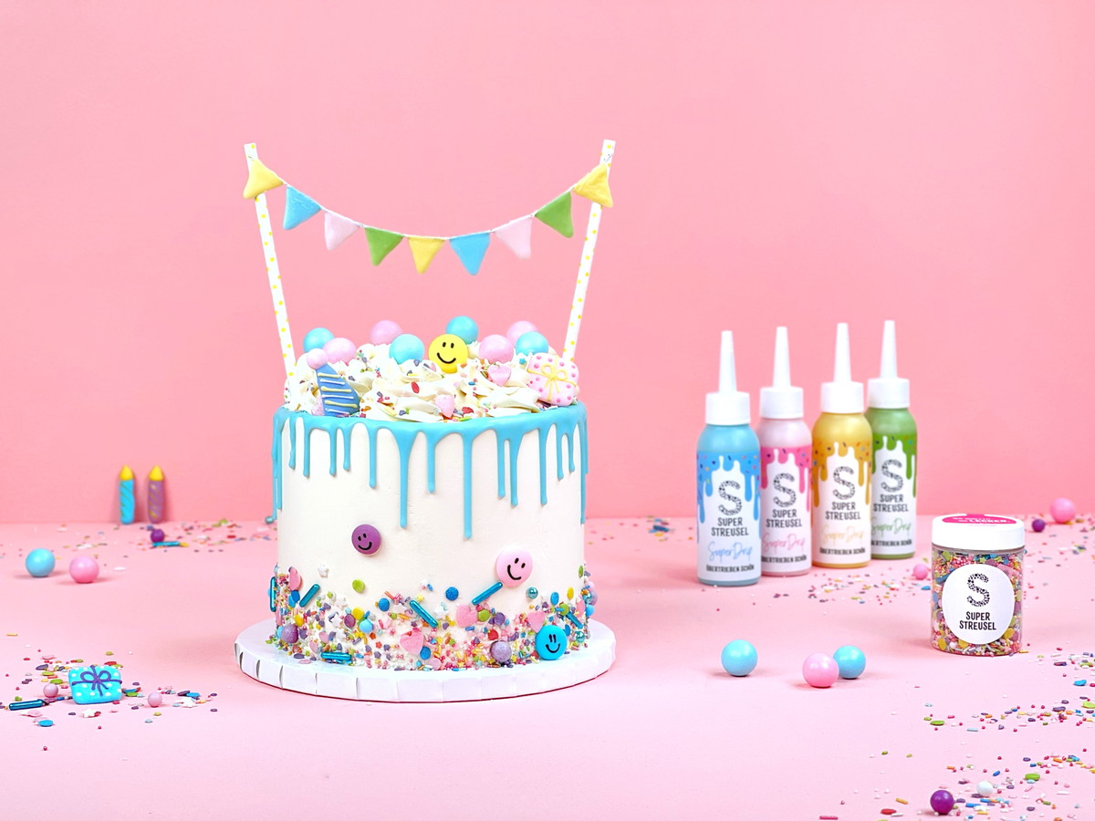 Geburtstagstorte mit Wimpelkette aus SuperDrip 