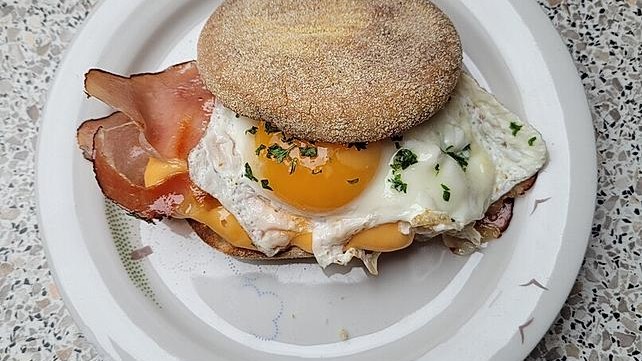 Image of Frühstücksburger mit Ei und Bacon