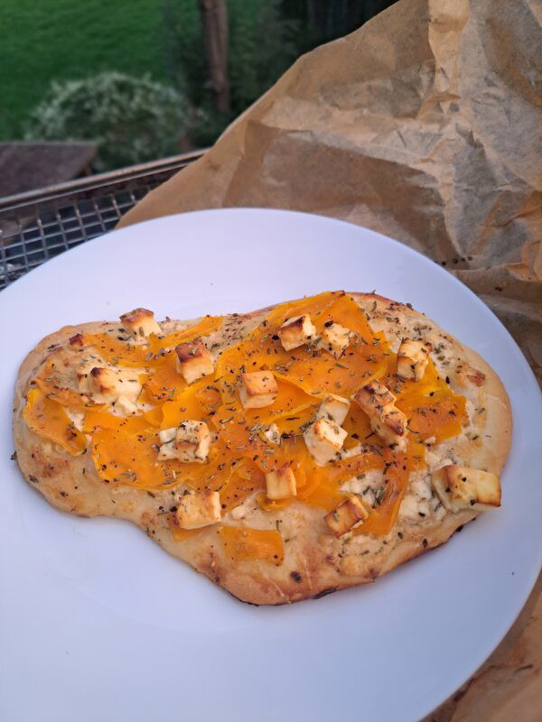 Kürbisfladen verfeinert mit Feta und Honig
