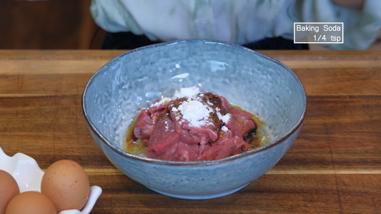 Image of Marinade the beef with salt, ginger juice, dark soy sauce, cornstarch, egg white, and baking soda and mix well.