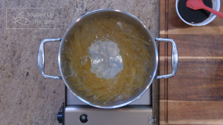 Image of Boil the spaghetti in a big pot of water for 8 minutes. Drain and set it aside.