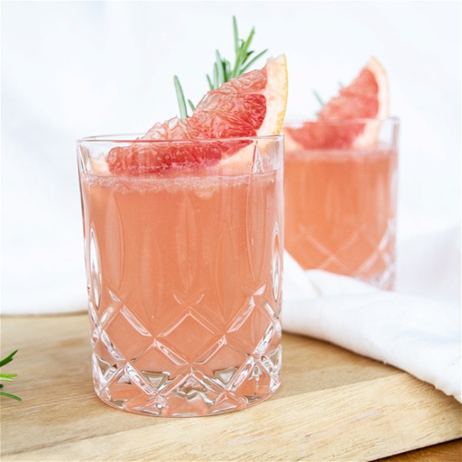 Image of Pink-Grapefruit Spritz mit Rosmarin