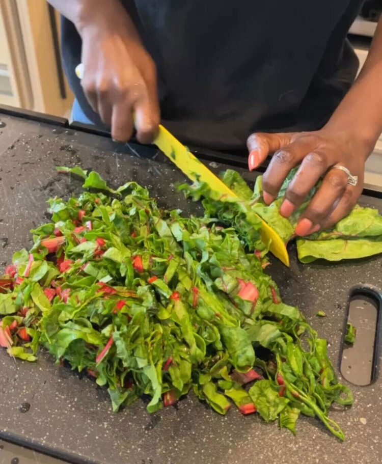 Image of Slice 1 bunch of Swiss chard