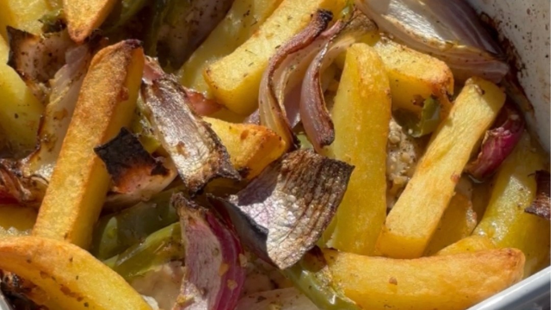 One Pan Greek Garlic Gyros: Flavour Fiesta in a Flash!-image