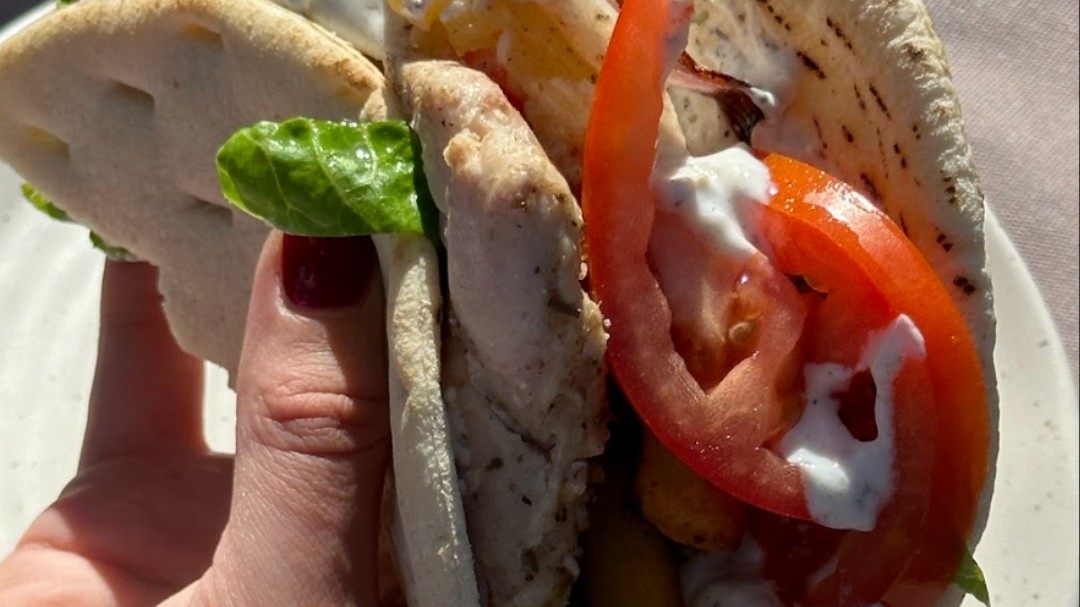 Zesty Greek Chicken Gyros: A Taste of the Mediterranean-image