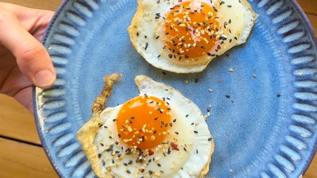 Spicy Everything Bagel Crunchy Egg Topper-image
