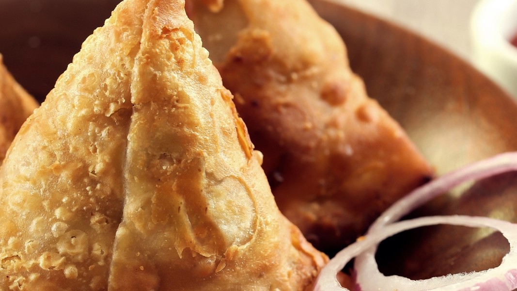 Samosa Recipe:- How to Make Perfect Crisp Samosa at home? - Foods And  Flavors