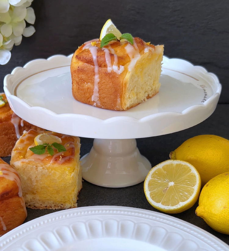 Image of Îndepărtează din cuptor și lasă-le să se răcească puțin. Unge-le...