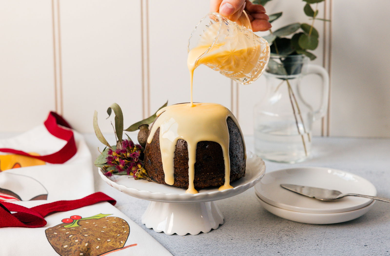 Christmas Pudding, Fruit Cake decorated with icing and cranberries on grey  table, close up. Homemade traditional christmas dessert - Christmas Pudding  Stock Photo - Alamy