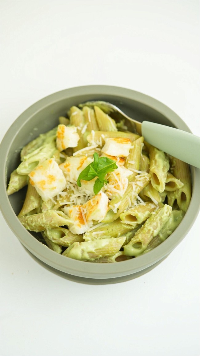 Image of Basilika- och bönpasta med halloumi