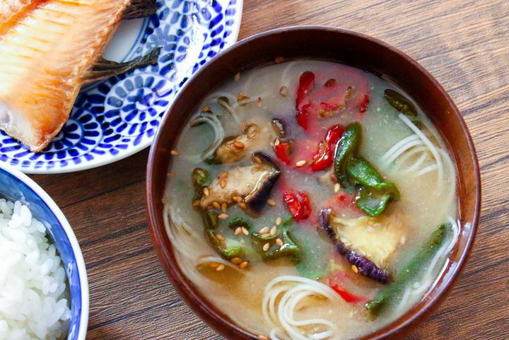 乾燥野菜とそうめんのお味噌汁