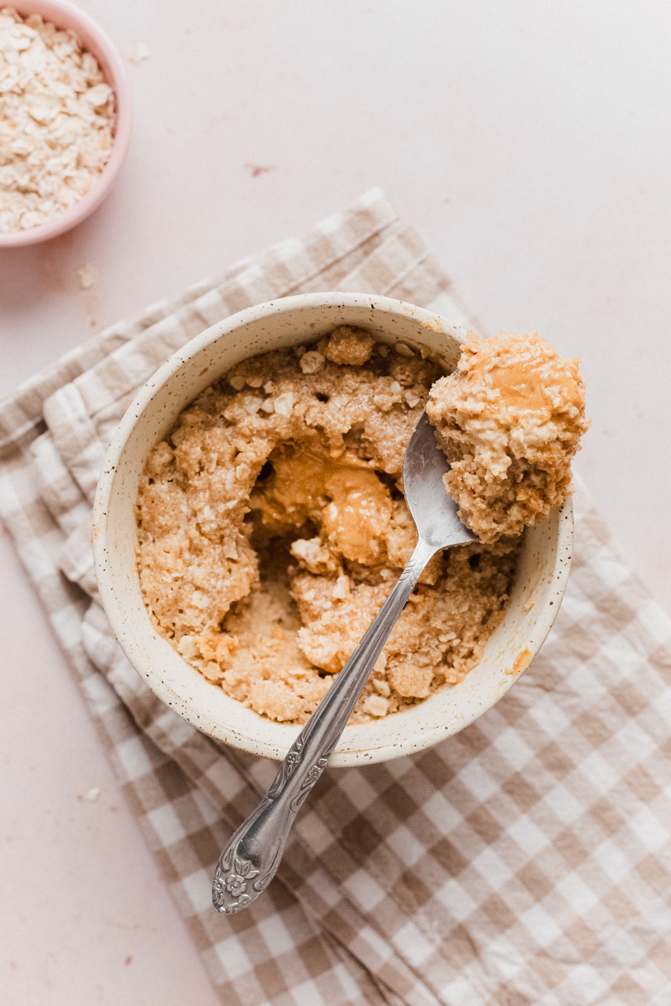 Avena horneada plátano y mantequilla de maní