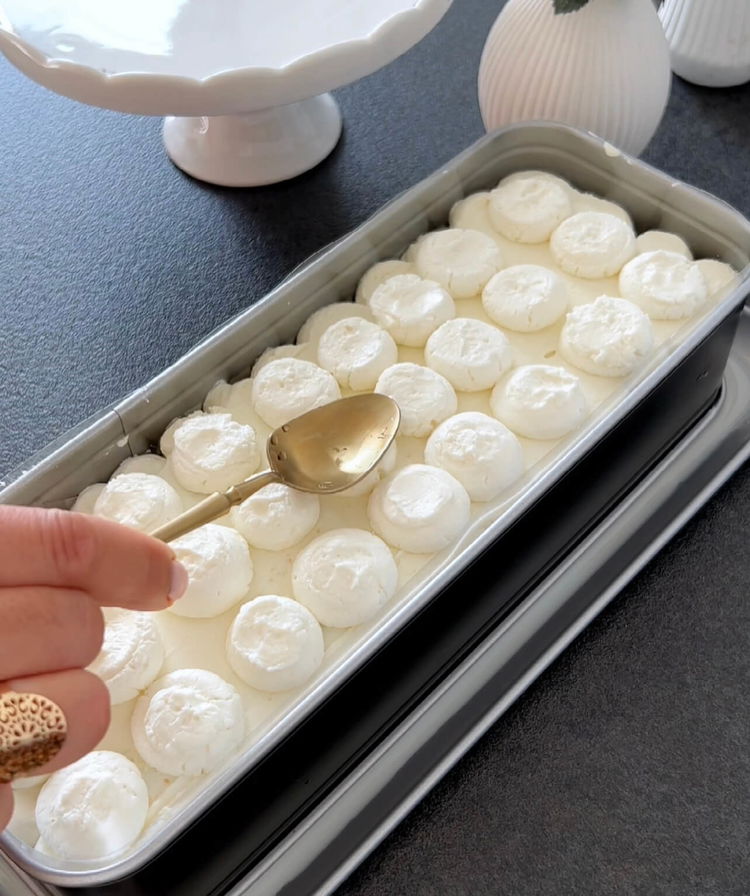 Image of Repita as camadas conforme desejado, terminando com uma camada final...