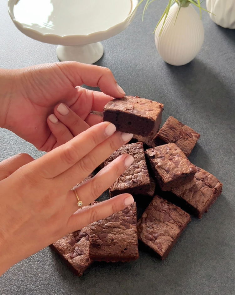 Image of Rimuovi dal forno e lascia raffreddare completamente prima di tagliare...