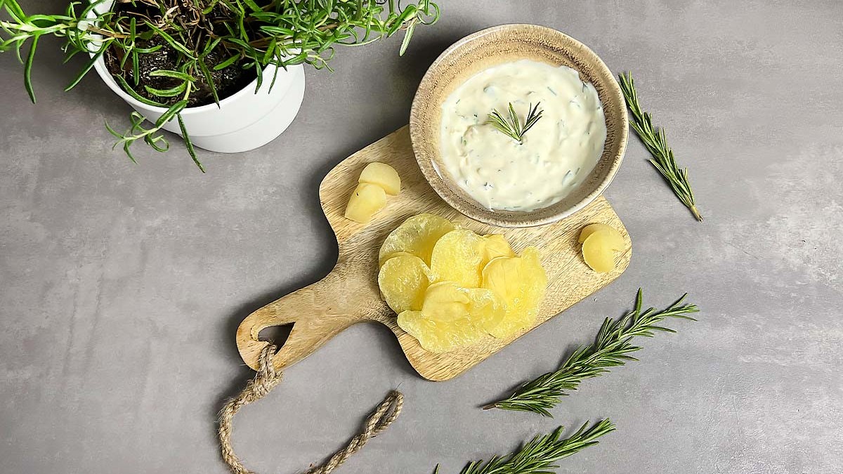 Image of Herzhafte Harzer Käse Chips mit Proteindip