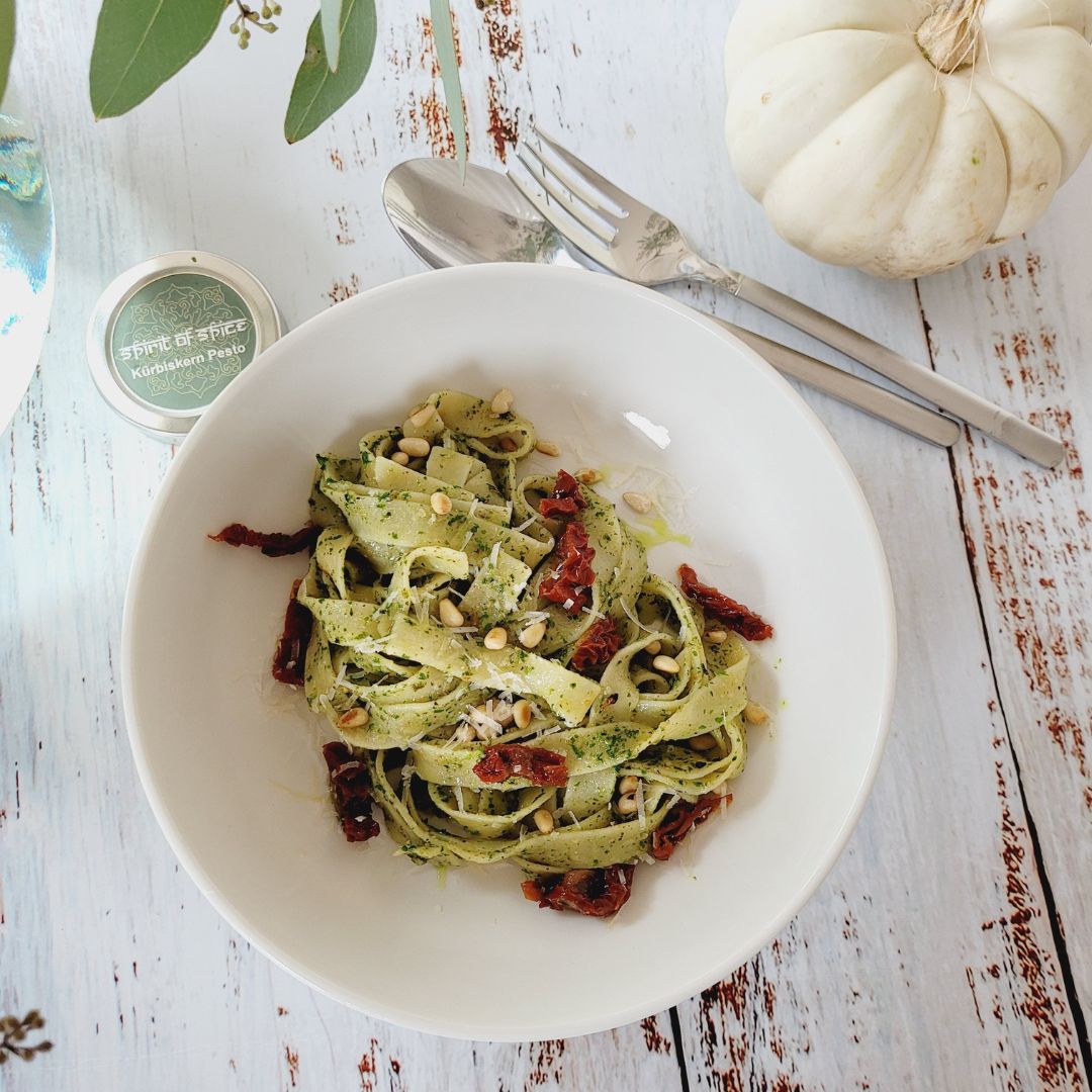 Tagliatelle an Kürbiskernpesto