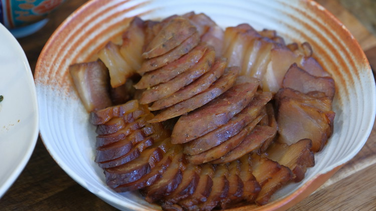Image of Take the cured pork belly and sausage out of the pot and slice them thinly. Serve as a side dish.