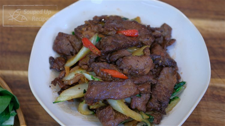 Image of Introduce the beef back into the wok and mix well.