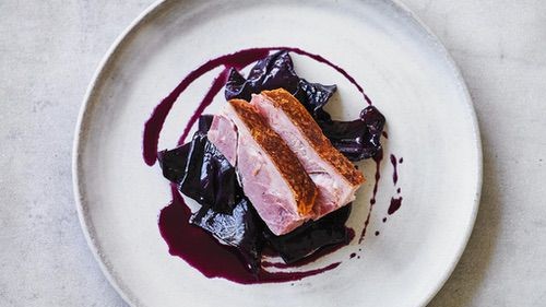 Image of Pork knuckle with beer, juniper berries and caraway red cabbage