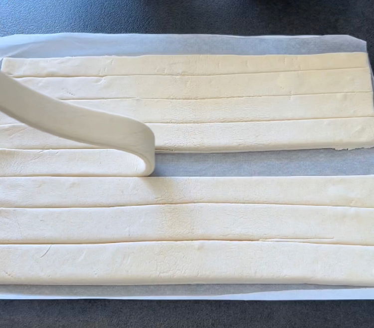 Image of Posiziona su una teglia foderata con carta da forno.