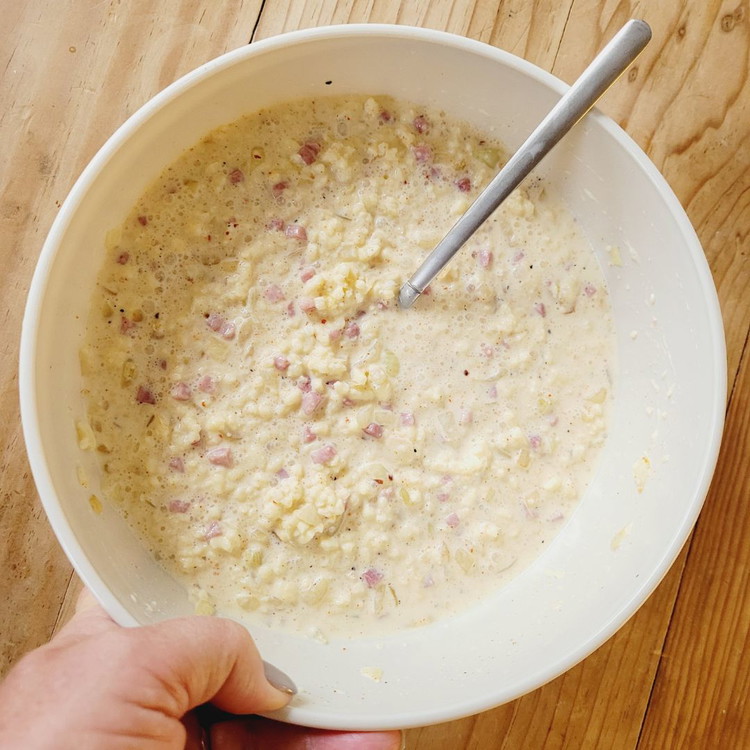 Image of Den Guss über den gewürzten Käse geben, gut umrühren