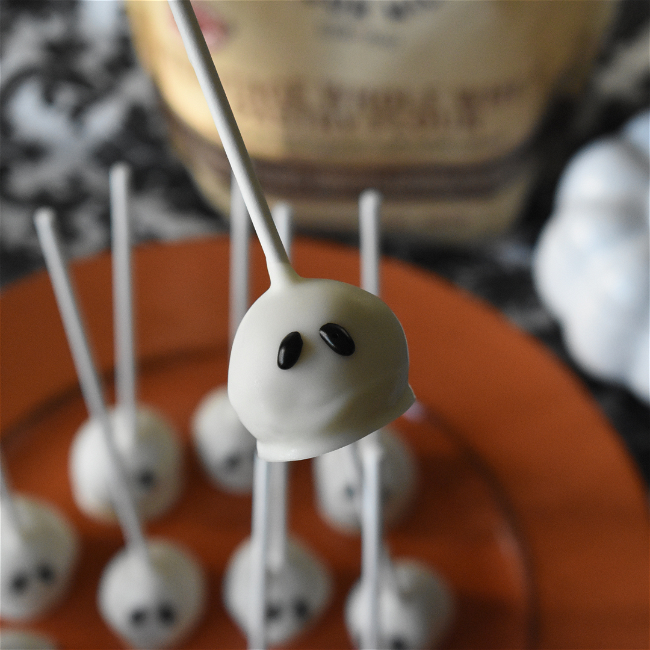 Image of Ghost Cake Pops Recipe