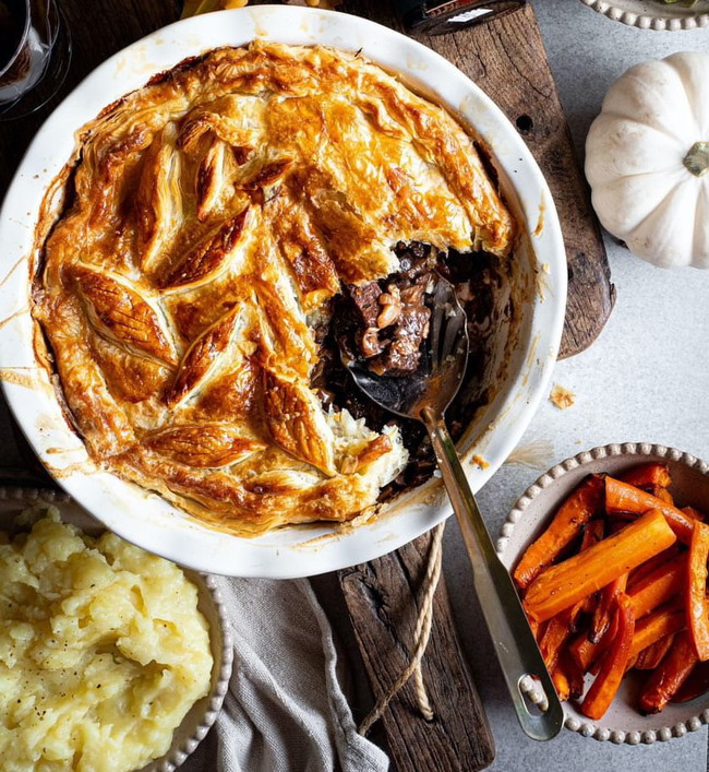 Image of Venison, Mushroom and Red Wine Pie