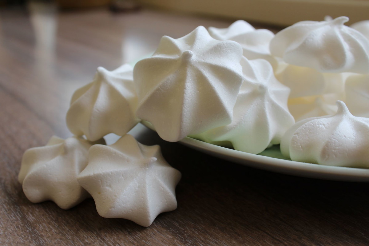 Aquafaba Meringues
