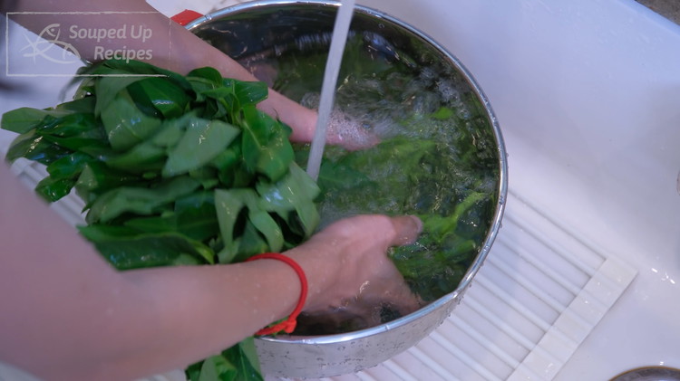 Image of Wash and rinse the water spinach several times. Then, drain thoroughly.